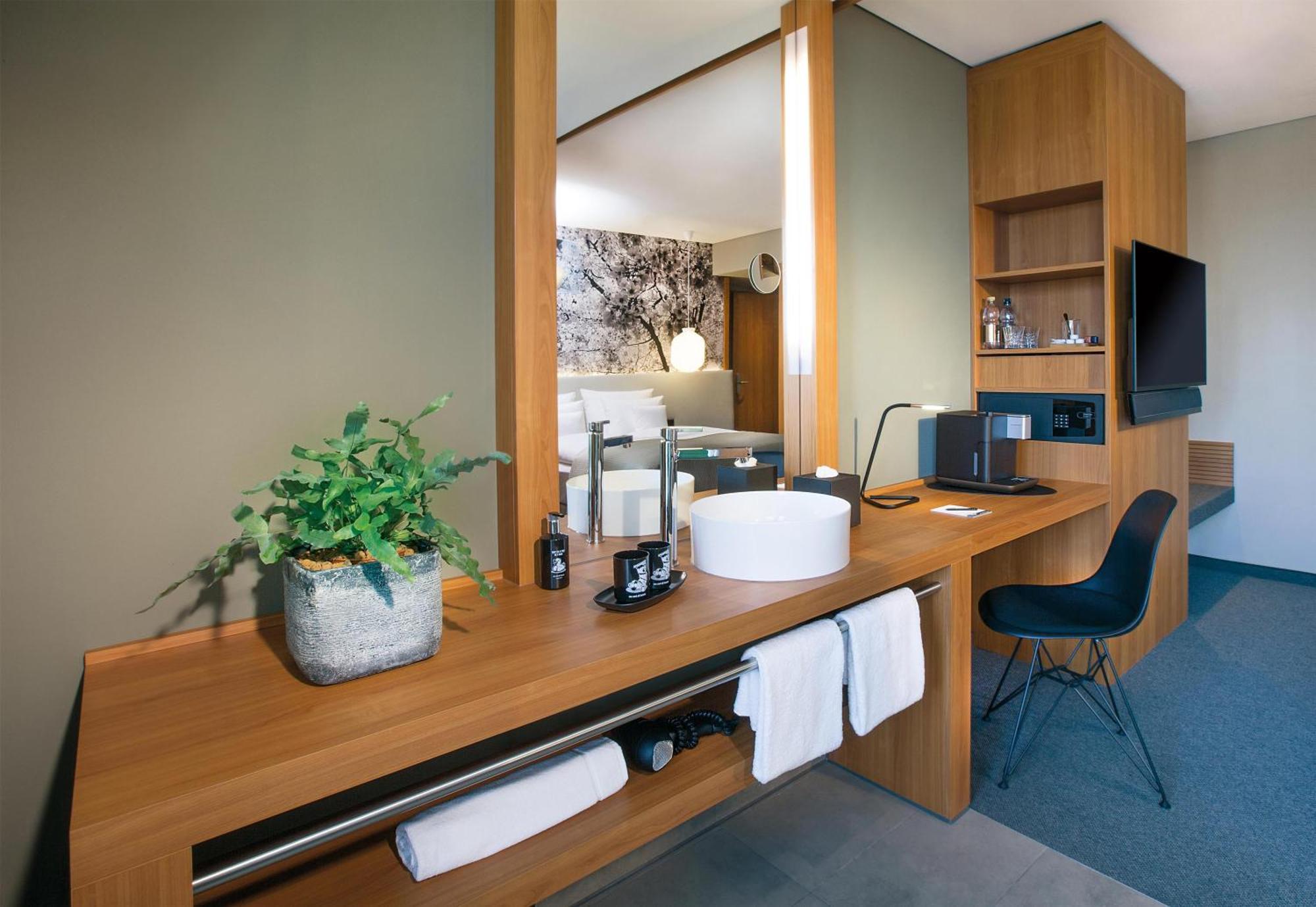 Me And All Hotel Dusseldorf, By Hyatt — Photos 1